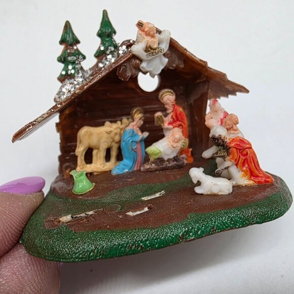 Vintage Miniature Nativity Scene Light Cover Stable & Figurines Plastic Hong Kon - Picture 1 of 8